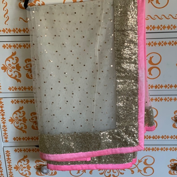 Saree & Blouse - Picture 4 of 6